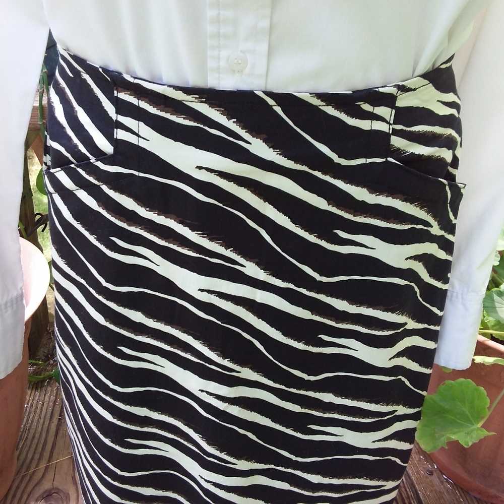 Ellen Tracy Women's Zebra Skirt - Picture 3 of 6